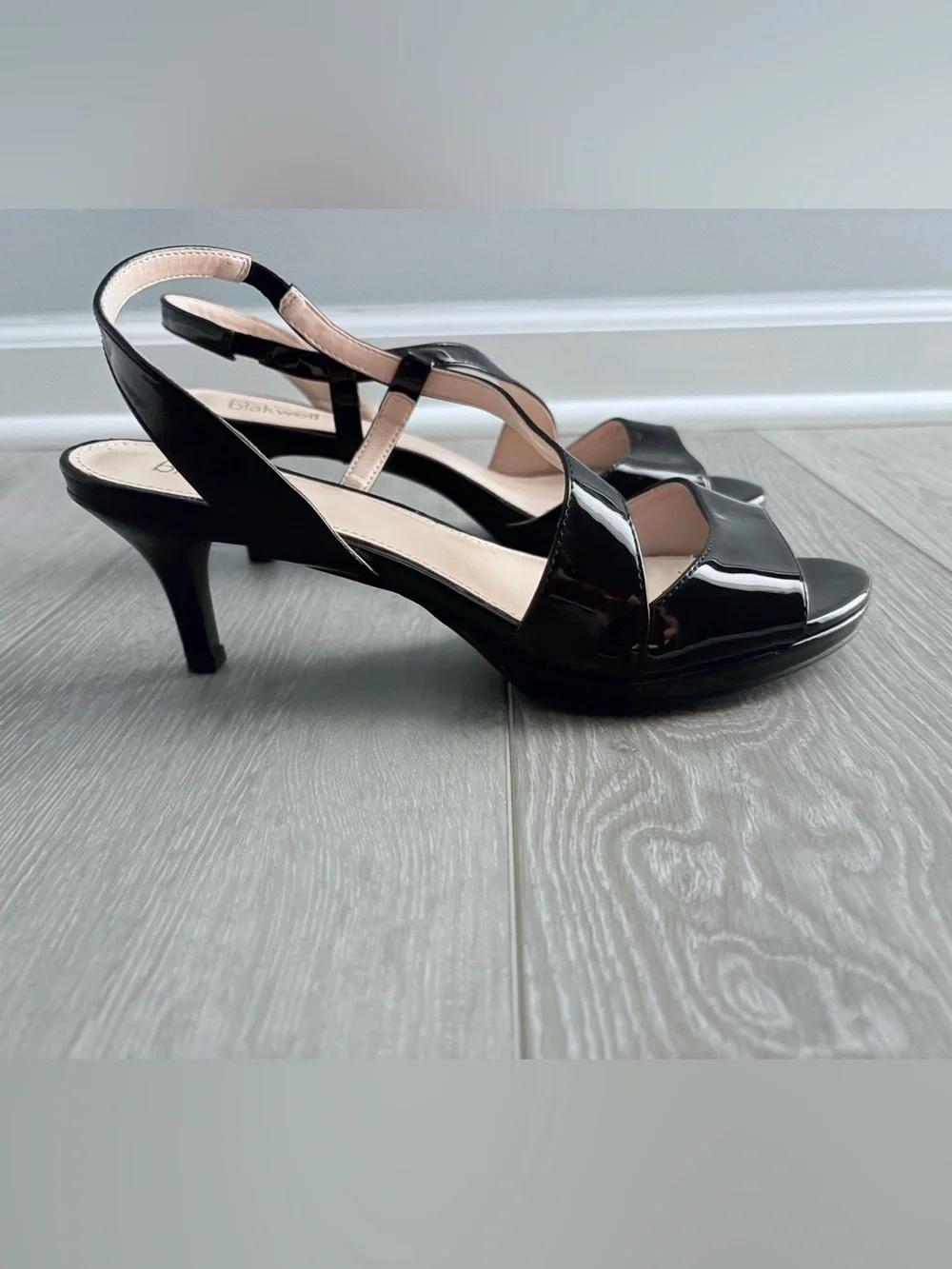 Lauren Blakewell Black Patent Cross-Strap Slingback Heels. Size 8.5
